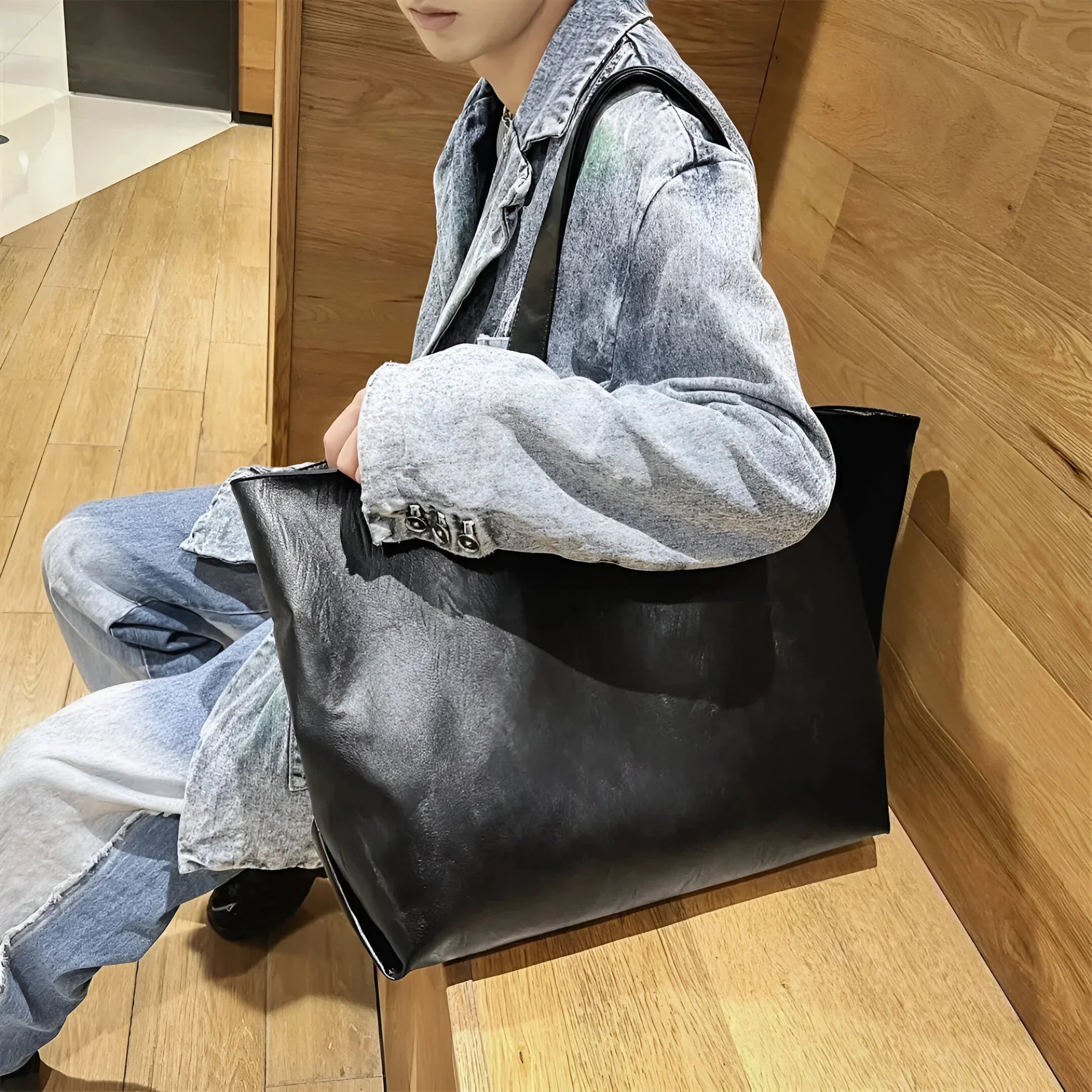 Women's Retro-Style Large Capacity Leather Tote Bag