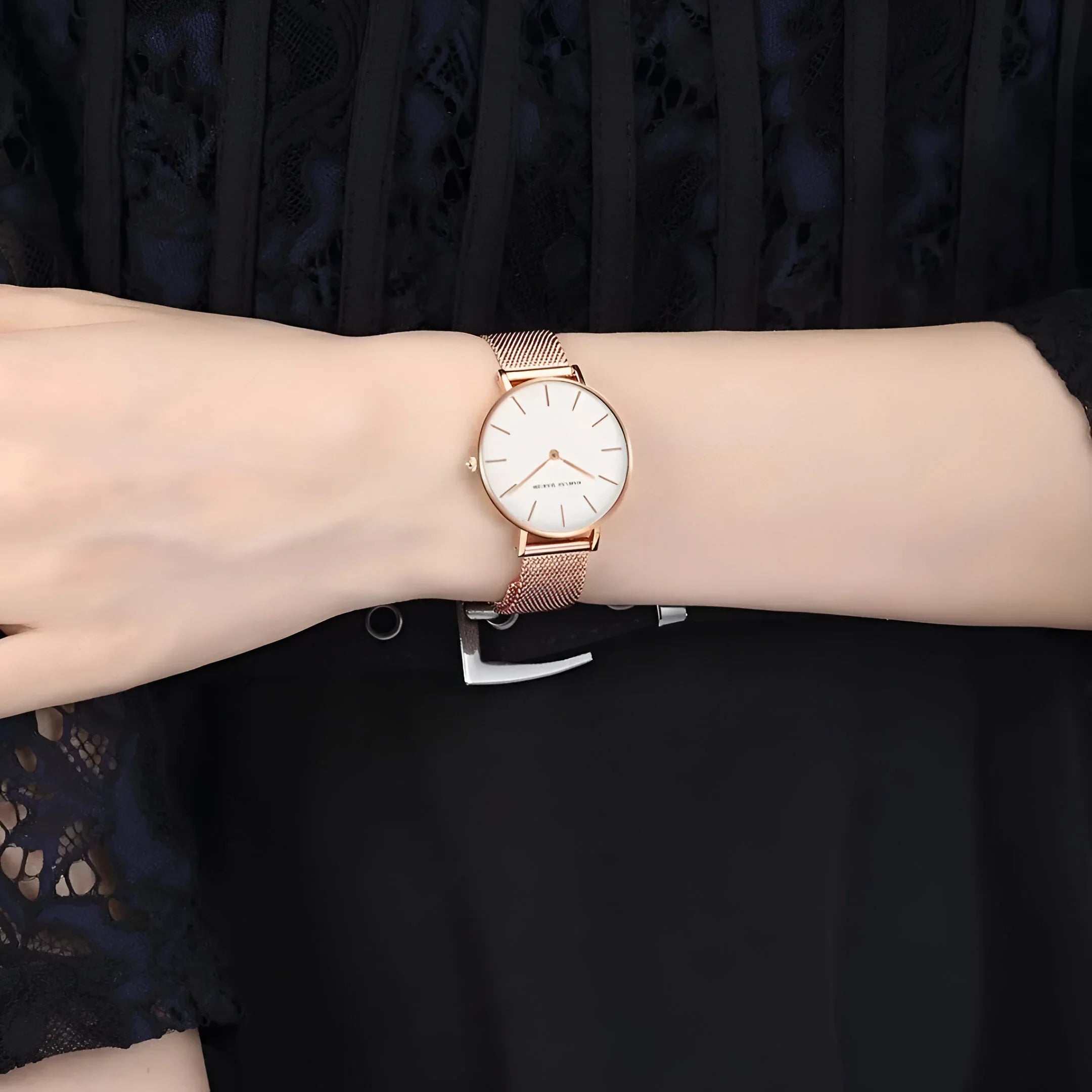 Hannah Martin Women's Quartz Watch