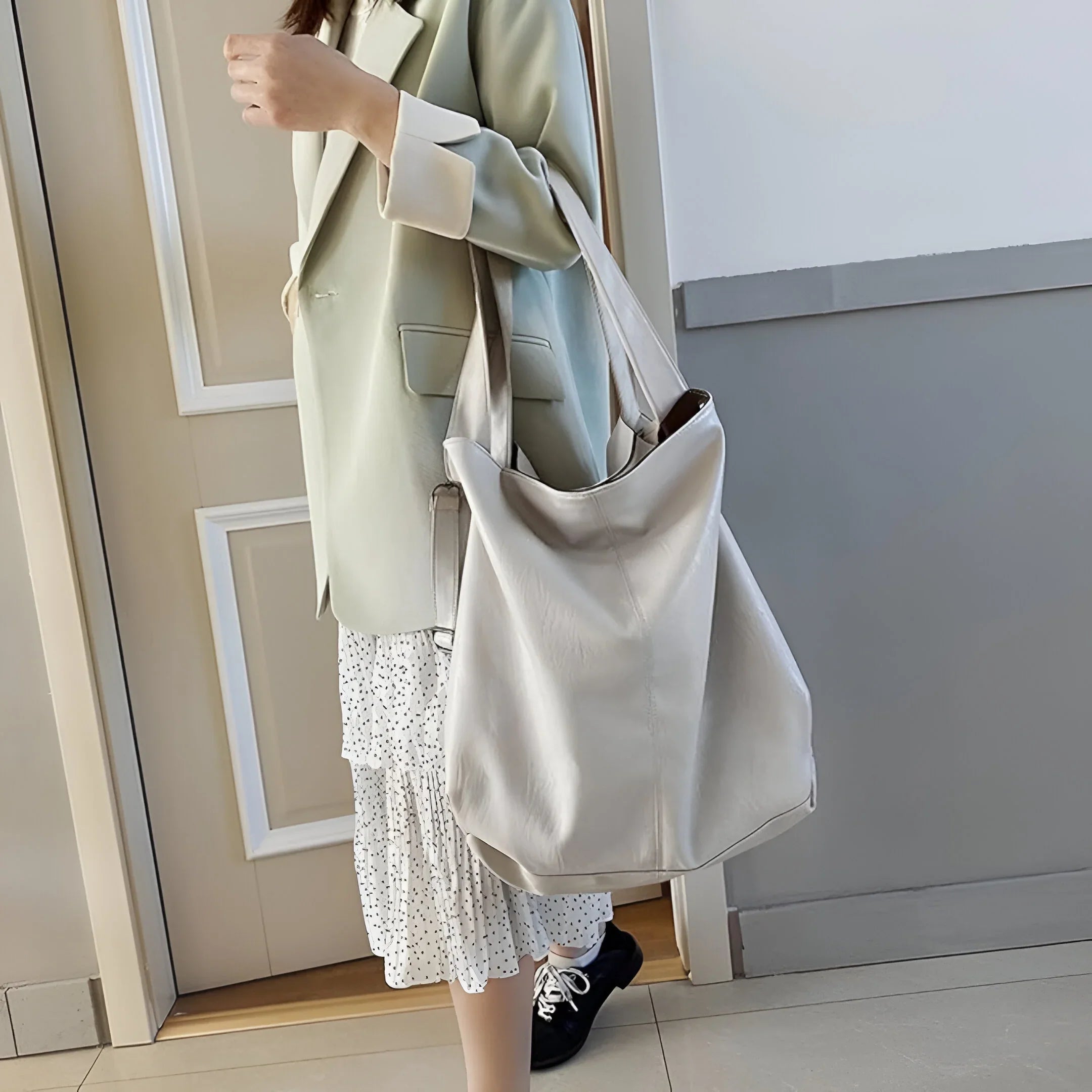 Vintage-Inspired Leather Tote Bag