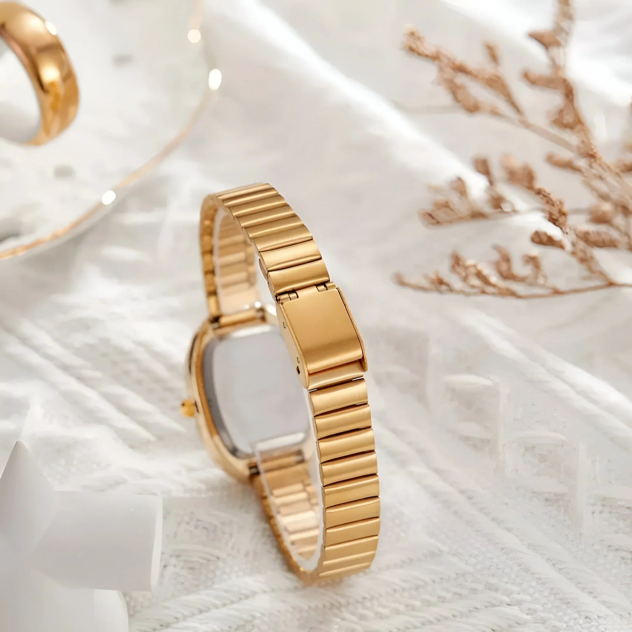 Sleek Oval Quartz Wristwatch
