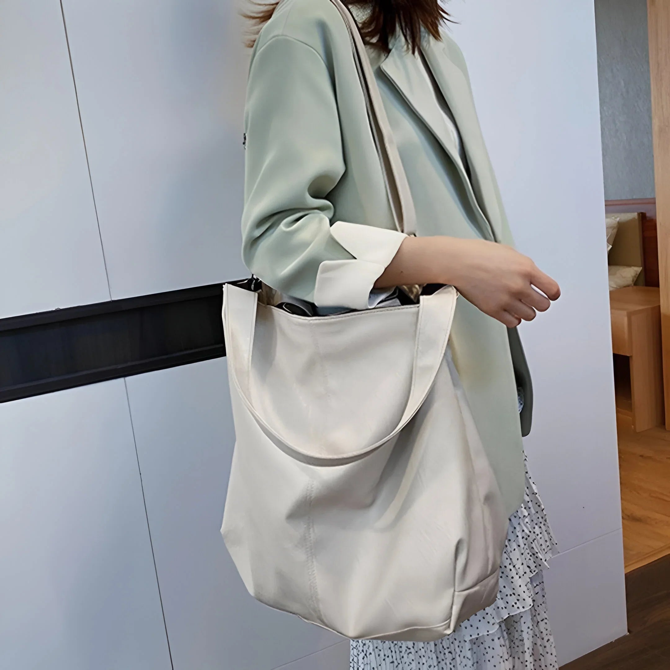 Vintage-Inspired Leather Tote Bag