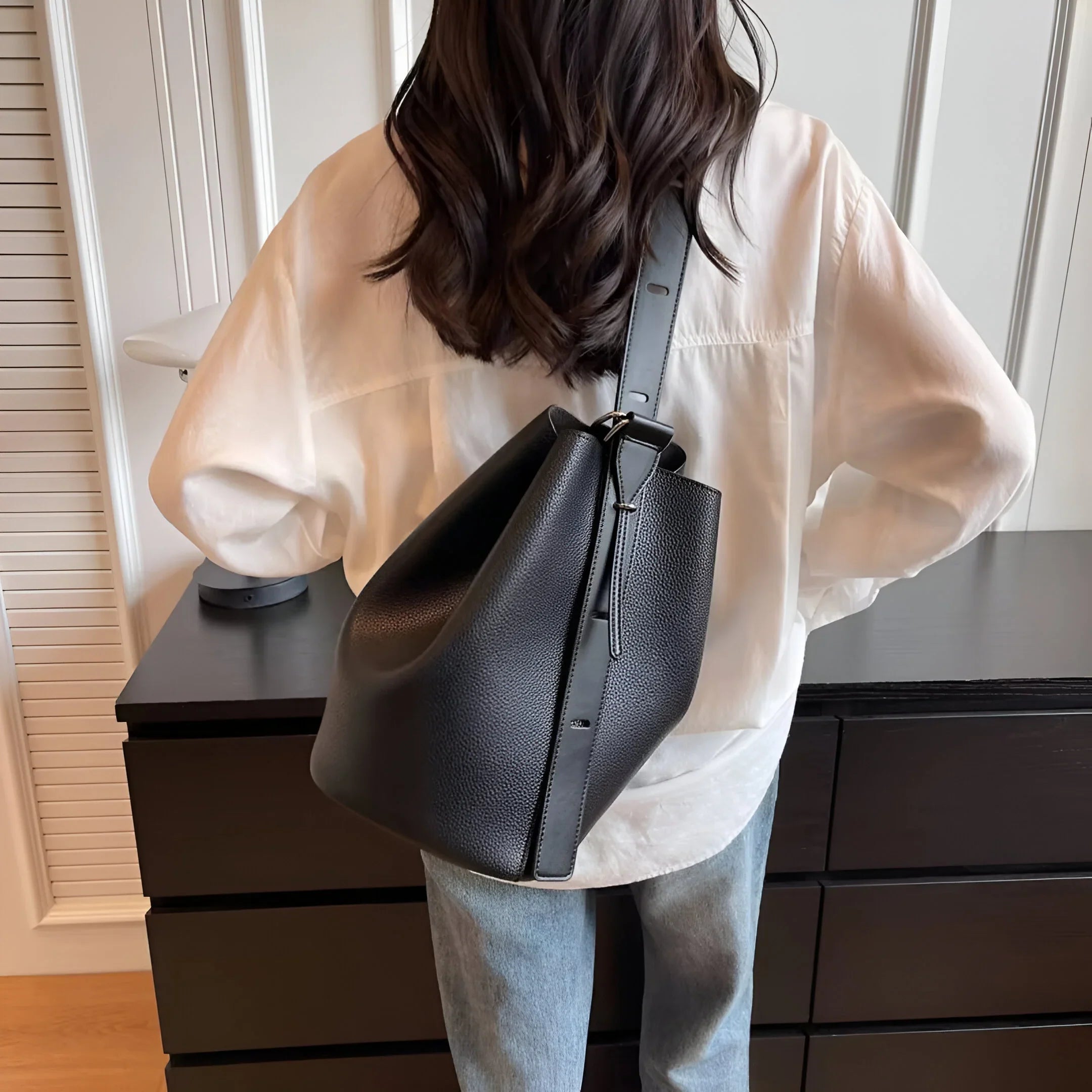 Large Adjustable Women's Leather Bucket Handbag